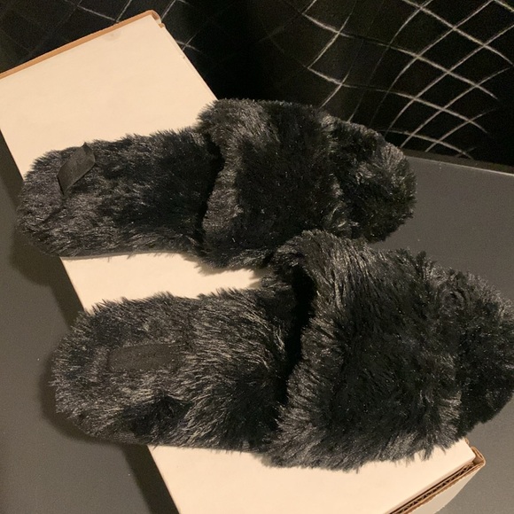 PINK FROM VICTORIA’S SECRET SLIPPERS - Black Faux Fur (New Without Tags) - Picture 4 of 10